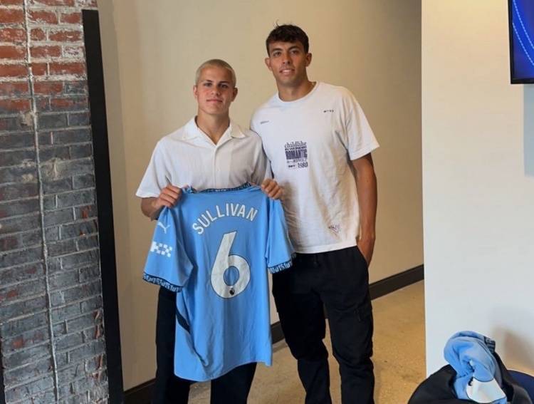 罗马诺：沙利文本周开始在曼城训练营训练，2027年将正式加盟球队